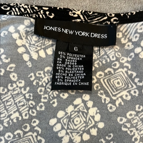 Jones New York Black and White Long Sleeve V-Neck Sheath Dress - Picture 9 of 9